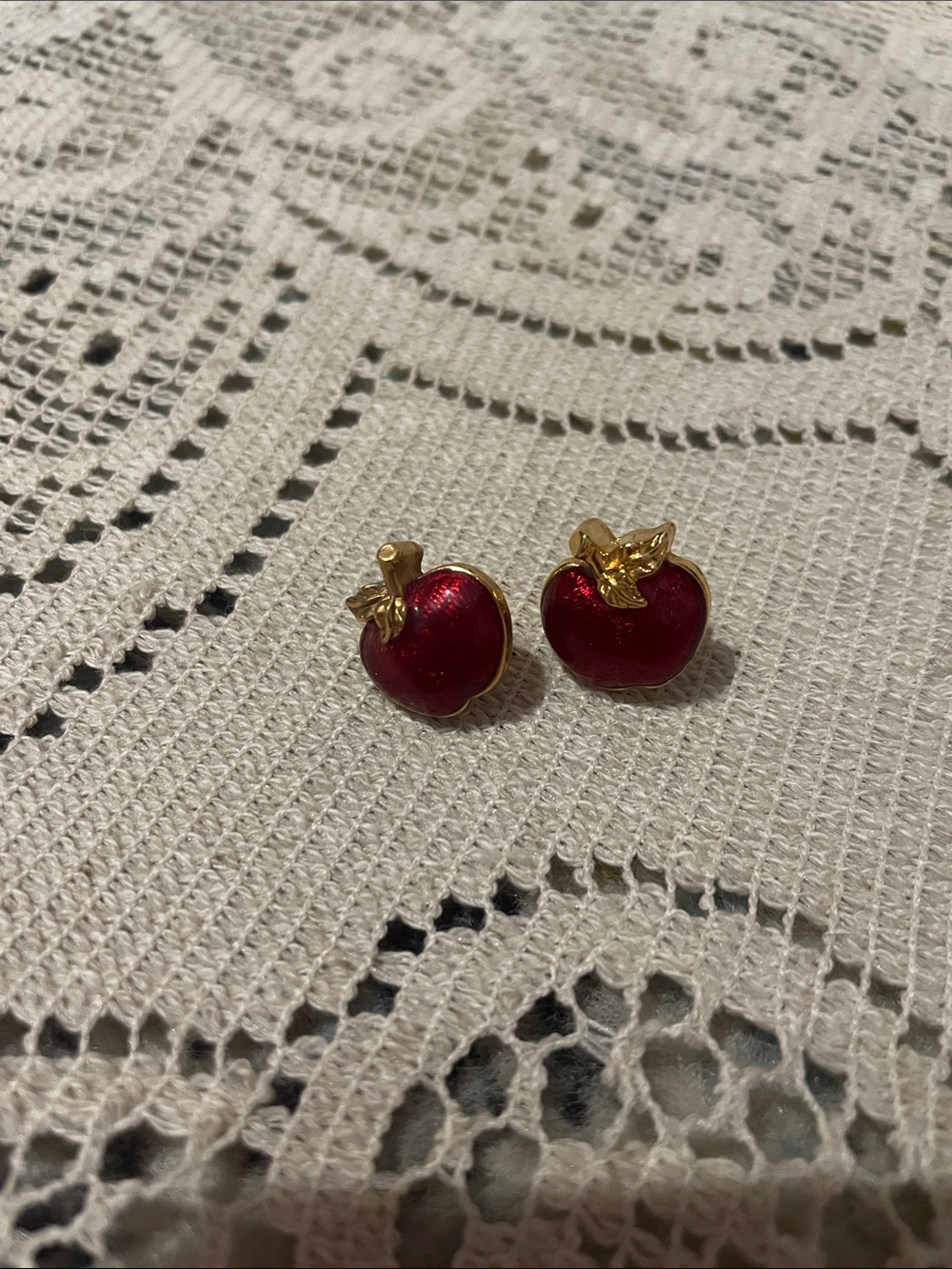 Red Apple Stud Earrings vintage Avon - apple harvest